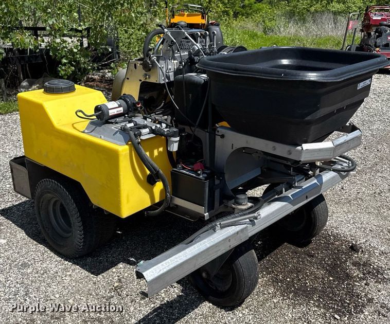 image for item DZ4015 LT Rich Z-Sprayer turf sprayer