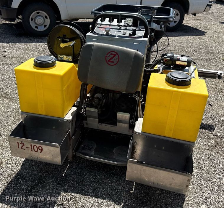 image for item DZ4015 LT Rich Z-Sprayer turf sprayer