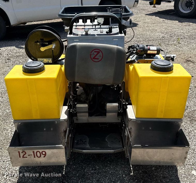 image for item DZ4015 LT Rich Z-Sprayer turf sprayer