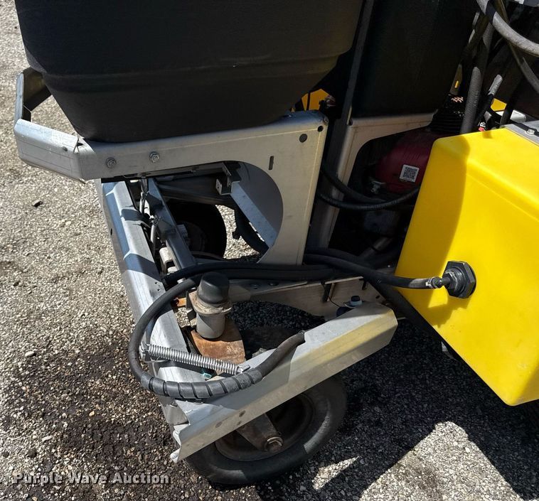 image for item DZ4015 LT Rich Z-Sprayer turf sprayer