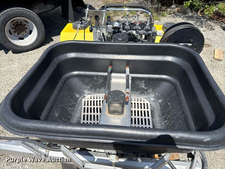 image for item DZ4015 LT Rich Z-Sprayer turf sprayer