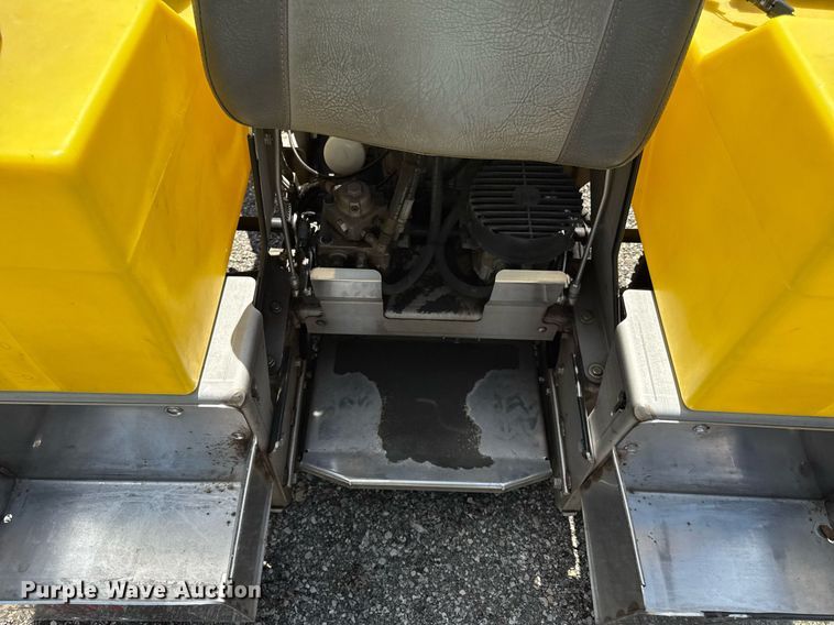 image for item DZ4015 LT Rich Z-Sprayer turf sprayer