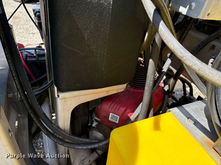 image for item DZ4015 LT Rich Z-Sprayer turf sprayer