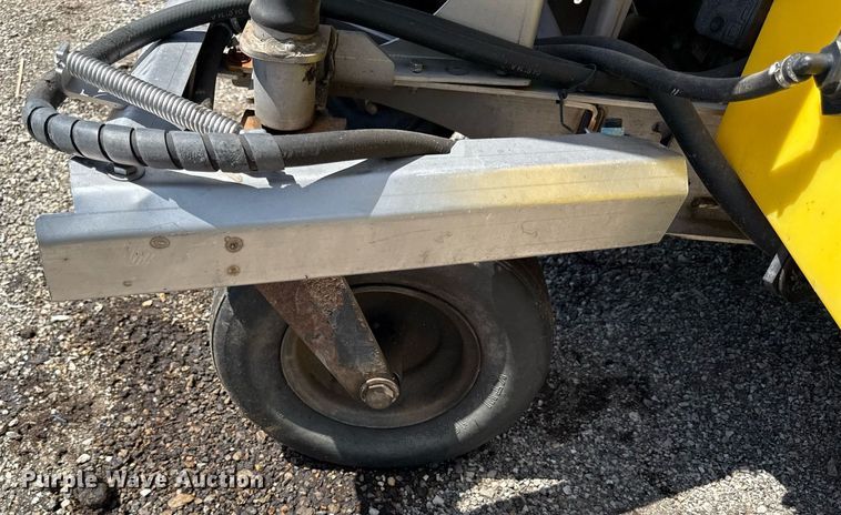 image for item DZ4015 LT Rich Z-Sprayer turf sprayer