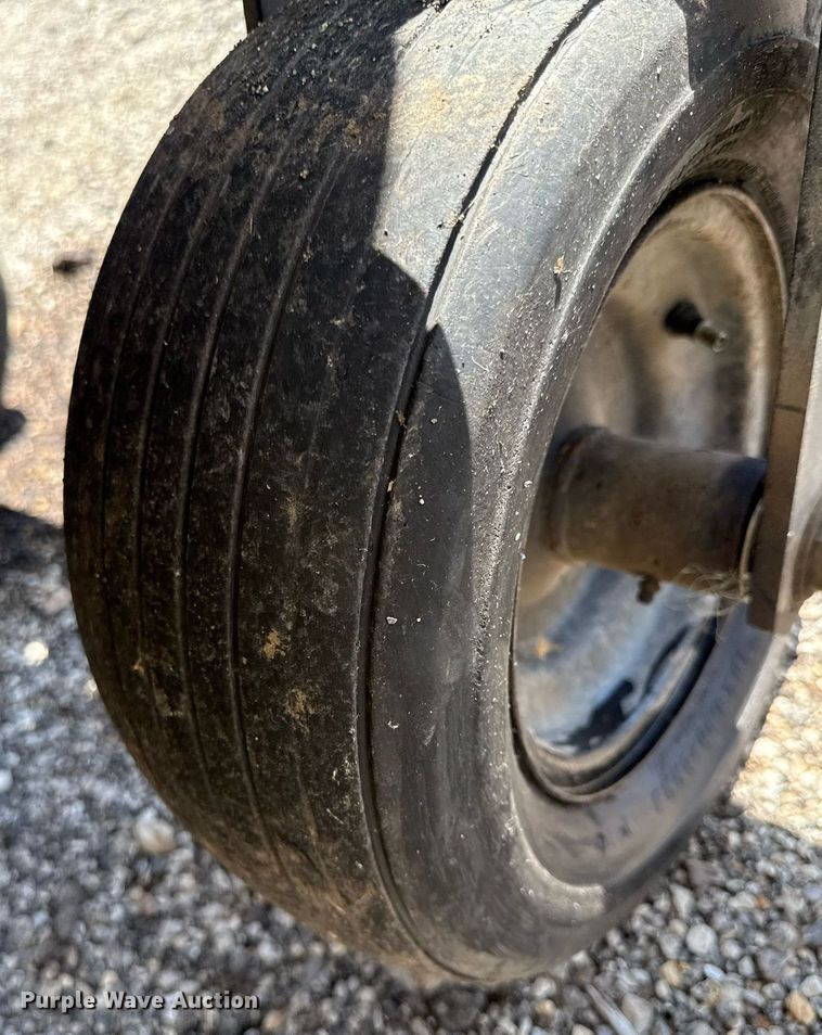 image for item DZ4015 LT Rich Z-Sprayer turf sprayer