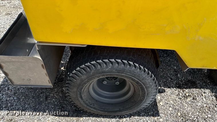 image for item DZ4015 LT Rich Z-Sprayer turf sprayer