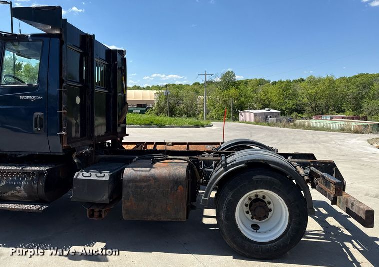 image for item DZ4021 2008 International SA515 truck cab and chassis