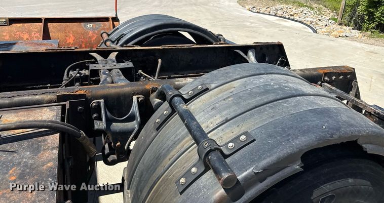 image for item DZ4021 2008 International SA515 truck cab and chassis