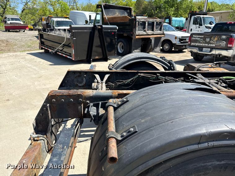 image for item DZ4021 2008 International SA515 truck cab and chassis