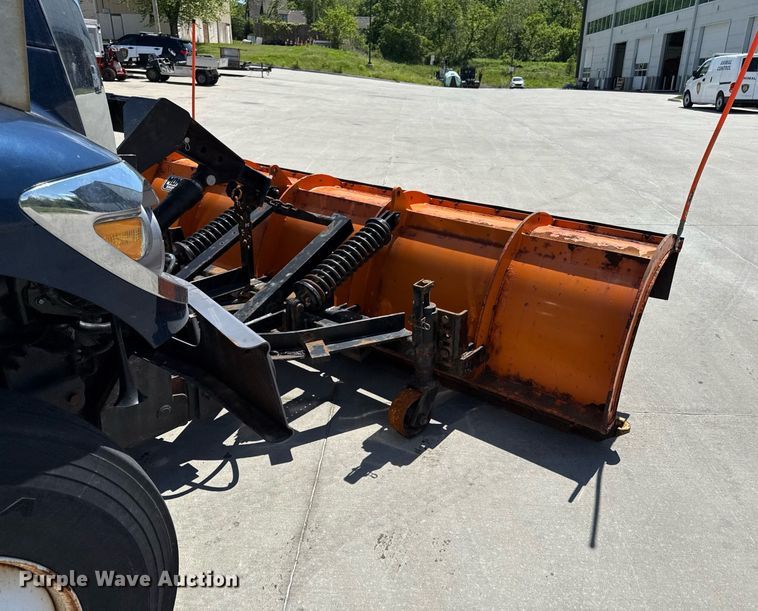 image for item DZ4021 2008 International SA515 truck cab and chassis