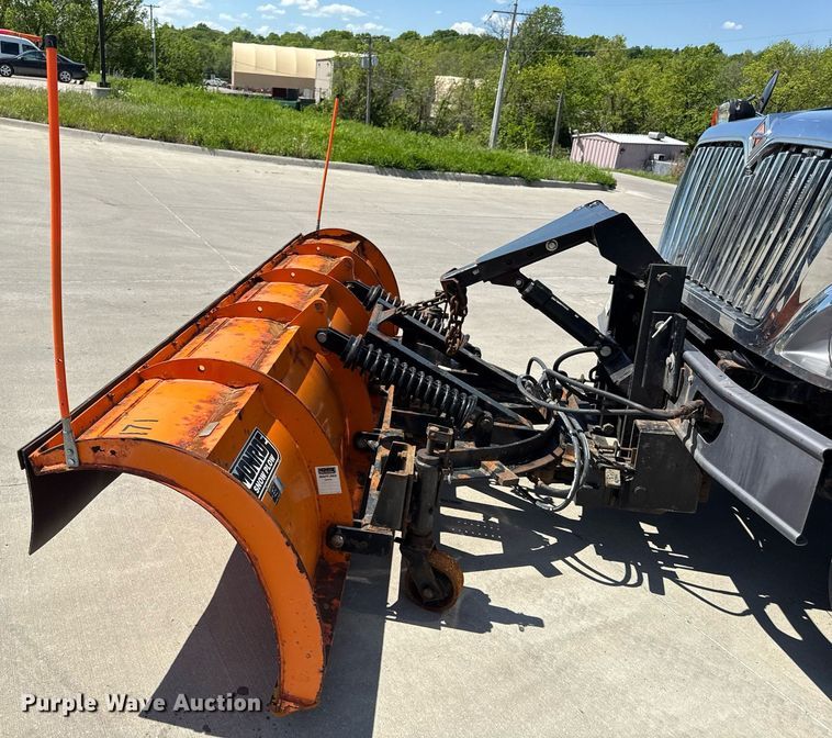 image for item DZ4021 2008 International SA515 truck cab and chassis