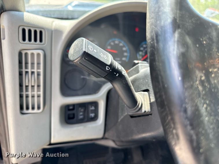 image for item DZ4021 2008 International SA515 truck cab and chassis