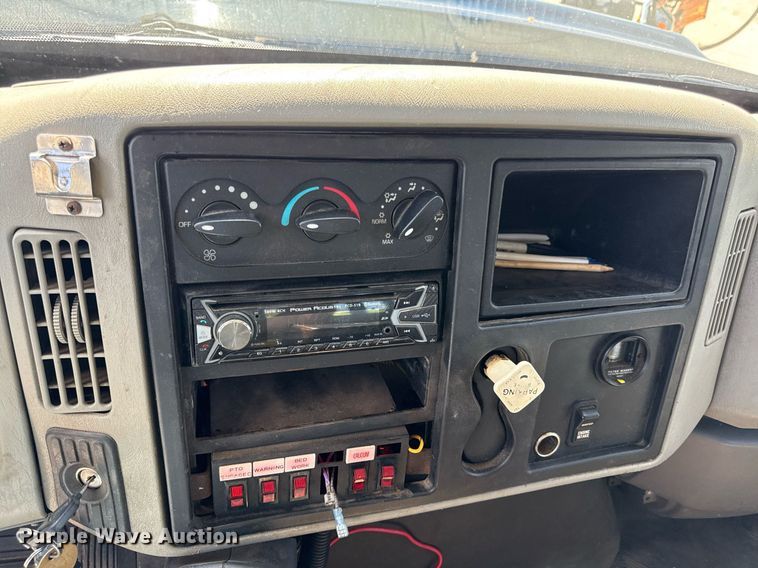 image for item DZ4021 2008 International SA515 truck cab and chassis