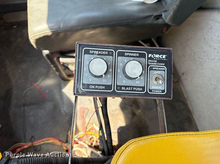 image for item DZ4021 2008 International SA515 truck cab and chassis