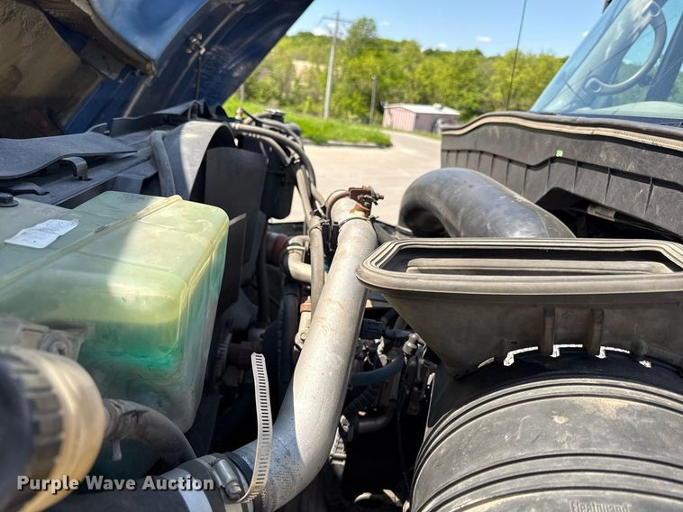 image for item DZ4021 2008 International SA515 truck cab and chassis