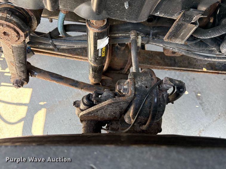 image for item DZ4021 2008 International SA515 truck cab and chassis