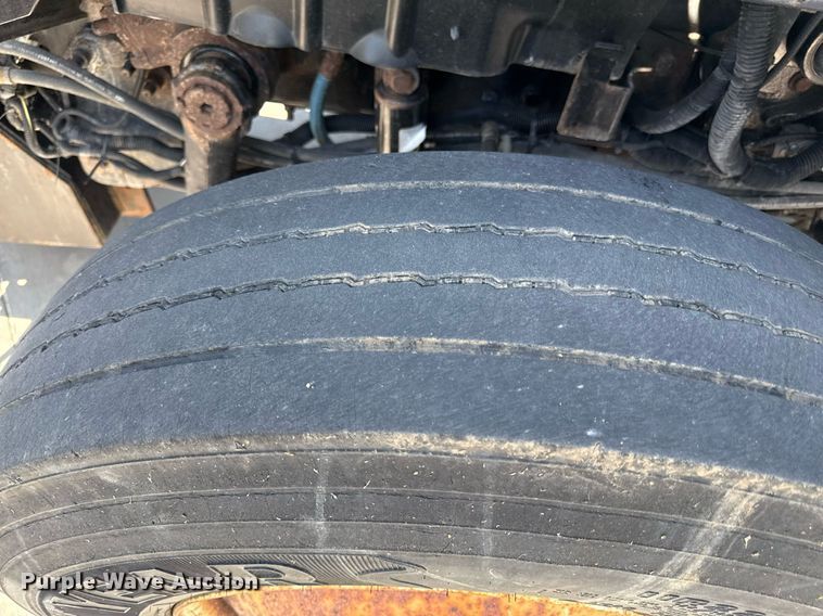 image for item DZ4021 2008 International SA515 truck cab and chassis