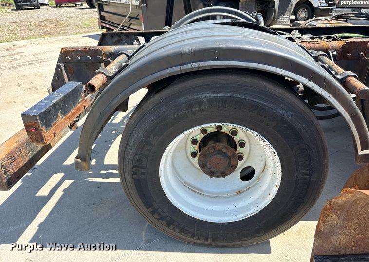 image for item DZ4021 2008 International SA515 truck cab and chassis