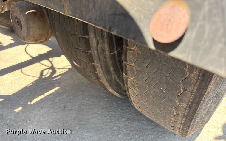 image for item DZ4021 2008 International SA515 truck cab and chassis