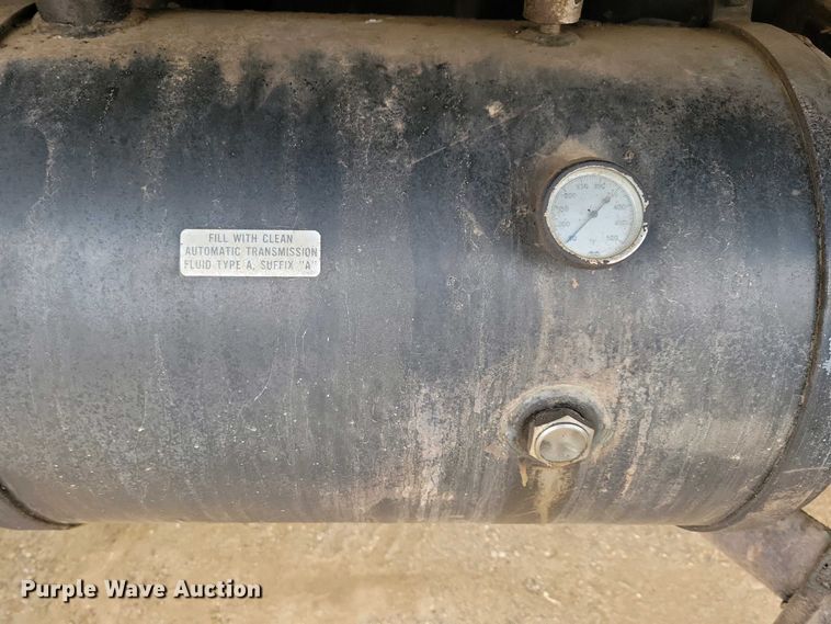 image for item EA2423 1981 Ford LNT8000 oil distributor truck