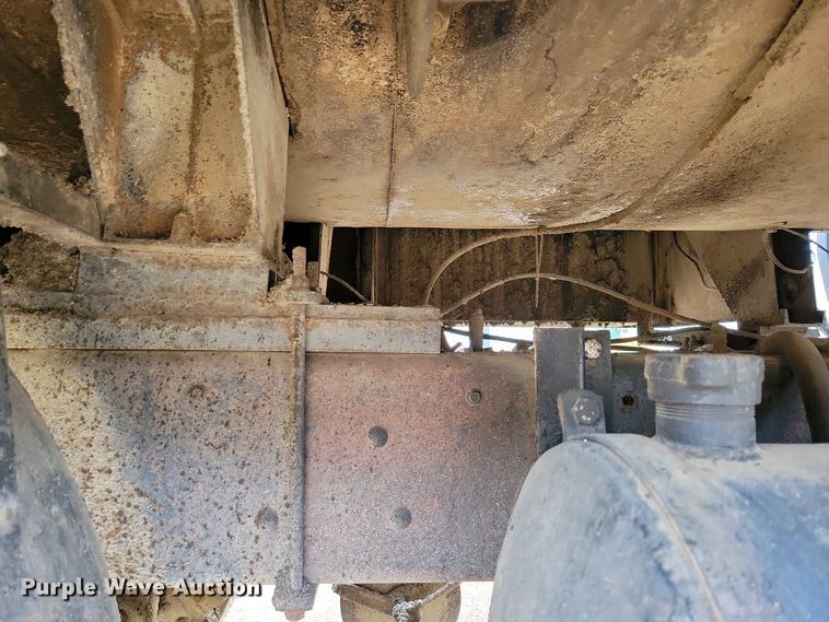 image for item EA2423 1981 Ford LNT8000 oil distributor truck