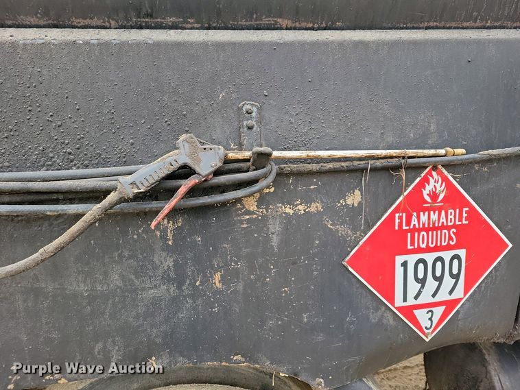 image for item EA2423 1981 Ford LNT8000 oil distributor truck