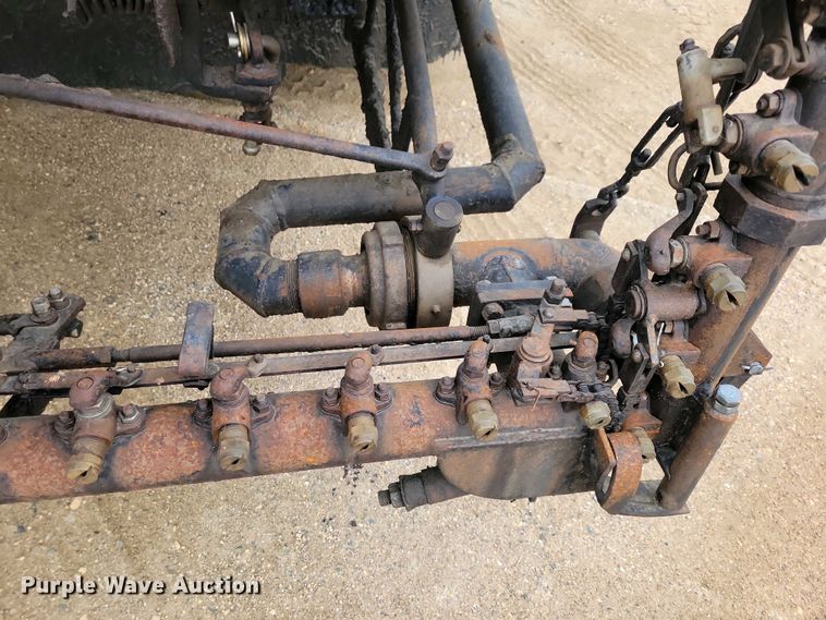 image for item EA2423 1981 Ford LNT8000 oil distributor truck