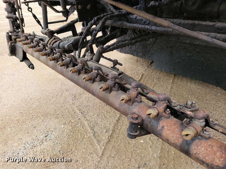 image for item EA2423 1981 Ford LNT8000 oil distributor truck