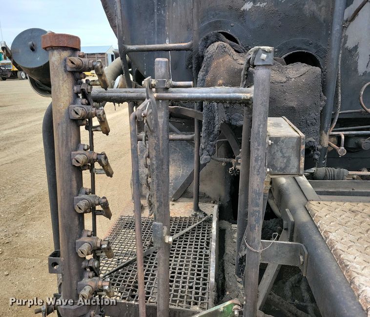 image for item EA2423 1981 Ford LNT8000 oil distributor truck