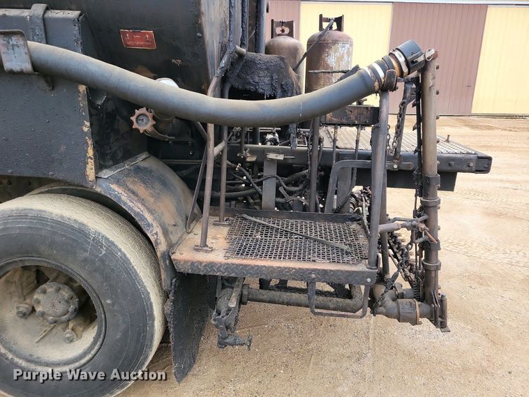 image for item EA2423 1981 Ford LNT8000 oil distributor truck