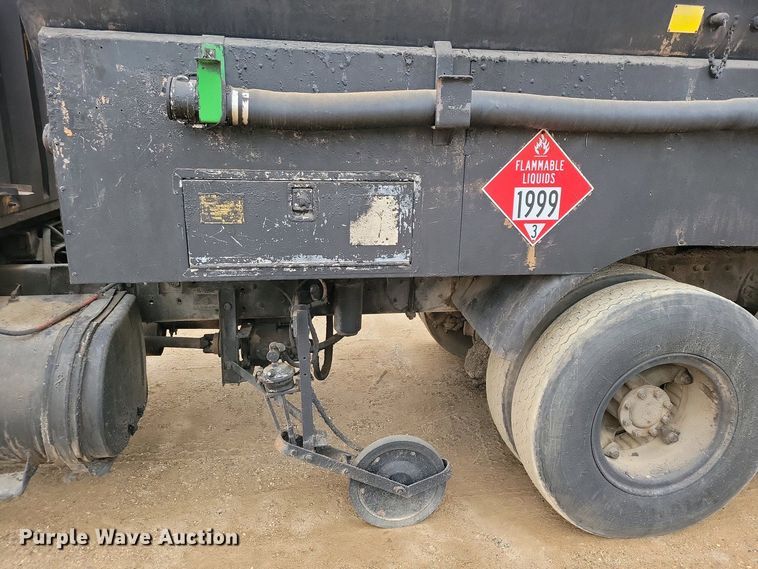 image for item EA2423 1981 Ford LNT8000 oil distributor truck