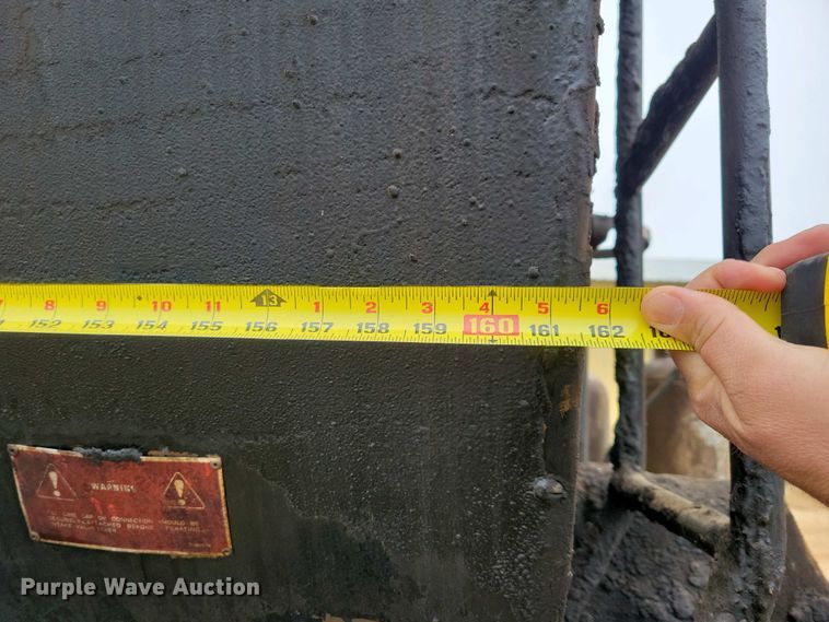 image for item EA2423 1981 Ford LNT8000 oil distributor truck