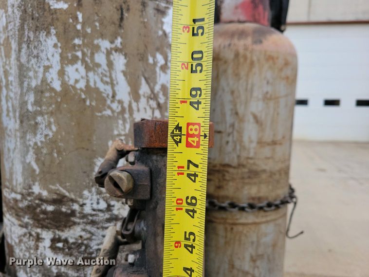 image for item EA2423 1981 Ford LNT8000 oil distributor truck