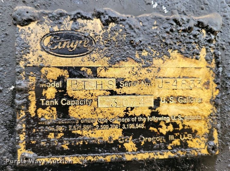 image for item EA2423 1981 Ford LNT8000 oil distributor truck