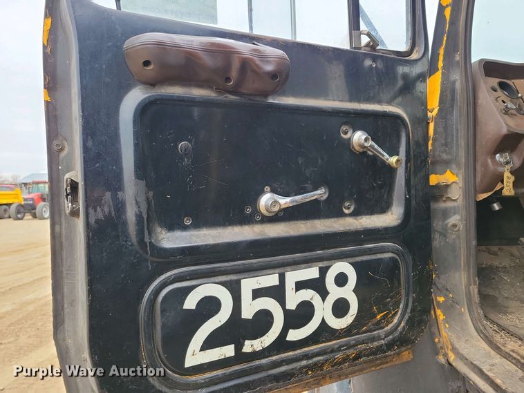 image for item EA2423 1981 Ford LNT8000 oil distributor truck