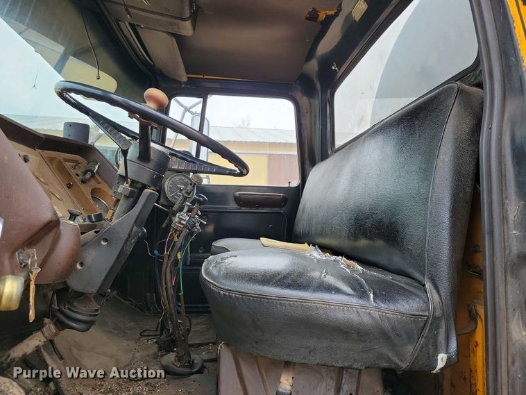 image for item EA2423 1981 Ford LNT8000 oil distributor truck