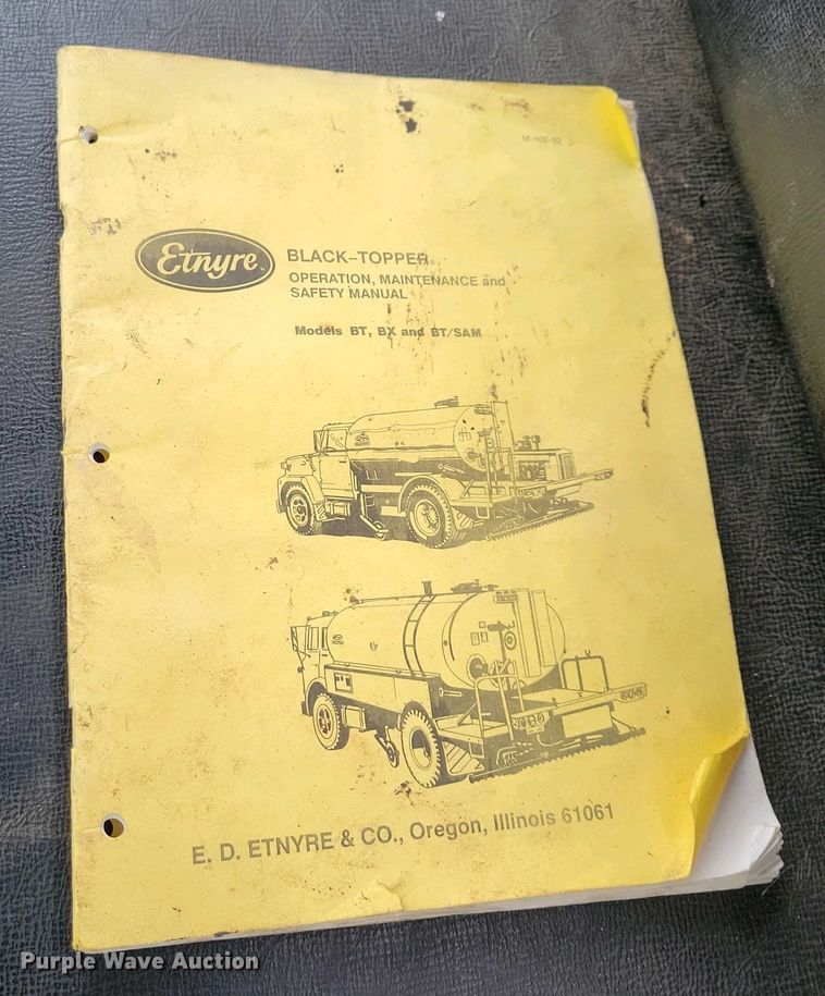 image for item EA2423 1981 Ford LNT8000 oil distributor truck