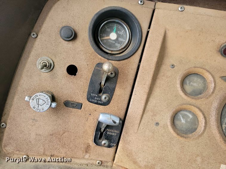 image for item EA2423 1981 Ford LNT8000 oil distributor truck