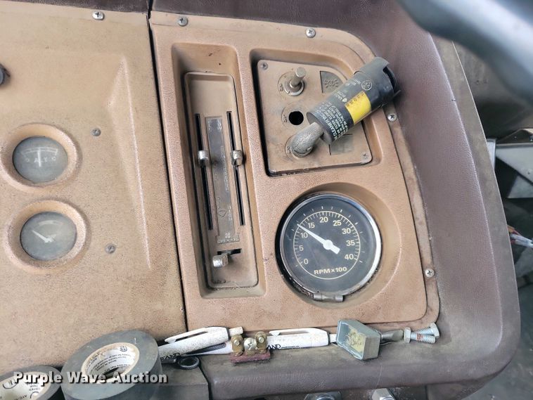 image for item EA2423 1981 Ford LNT8000 oil distributor truck