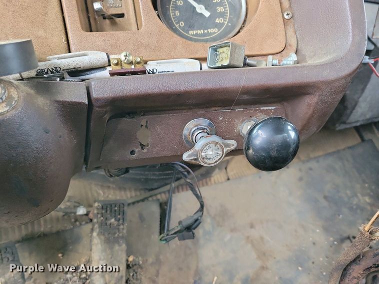 image for item EA2423 1981 Ford LNT8000 oil distributor truck