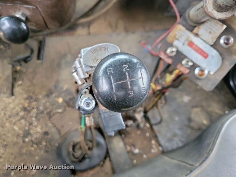 image for item EA2423 1981 Ford LNT8000 oil distributor truck