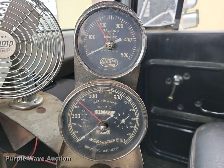 image for item EA2423 1981 Ford LNT8000 oil distributor truck