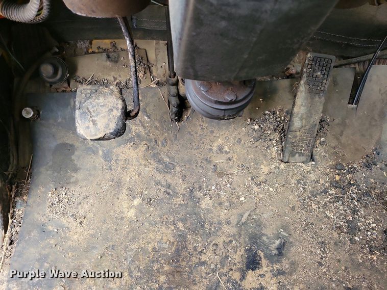 image for item EA2423 1981 Ford LNT8000 oil distributor truck