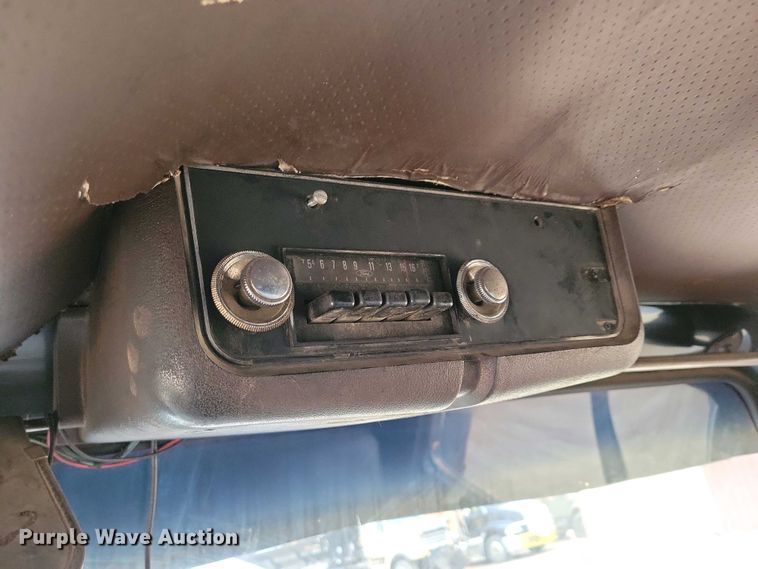 image for item EA2423 1981 Ford LNT8000 oil distributor truck