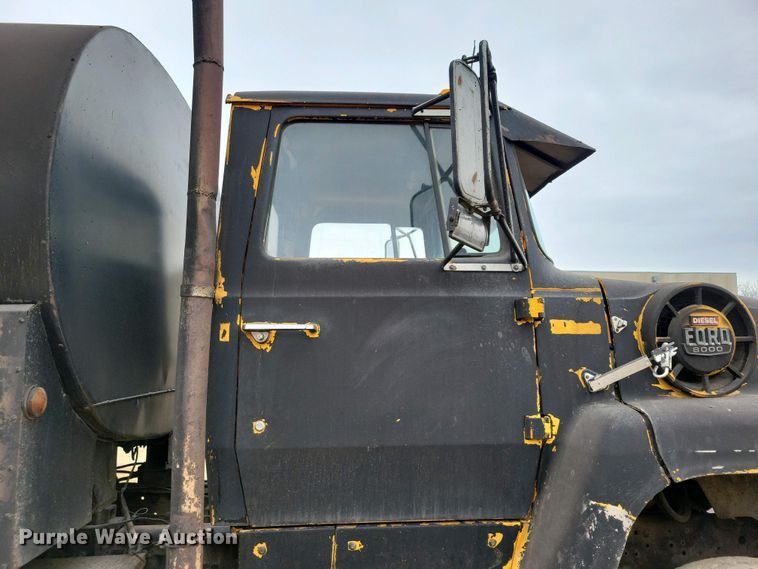 image for item EA2423 1981 Ford LNT8000 oil distributor truck