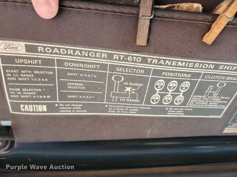 image for item EA2423 1981 Ford LNT8000 oil distributor truck