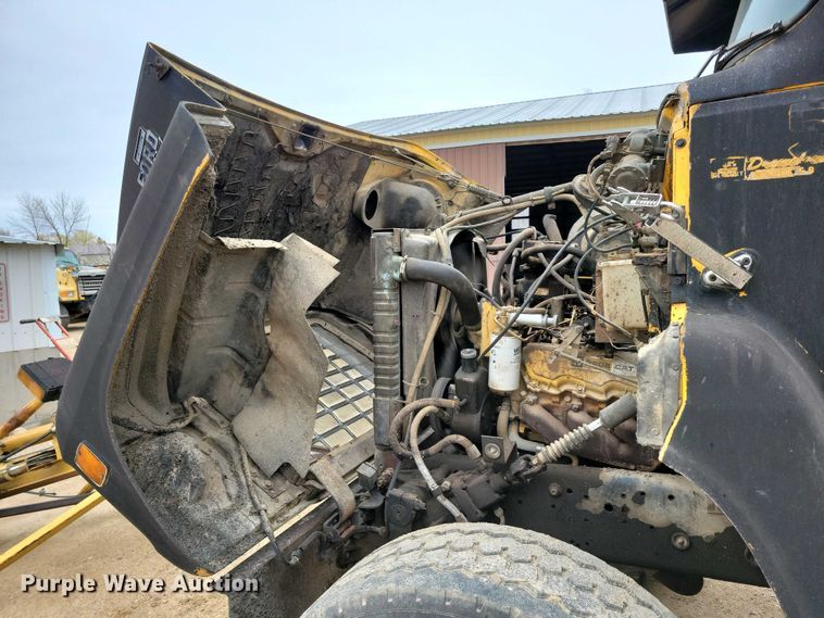 image for item EA2423 1981 Ford LNT8000 oil distributor truck