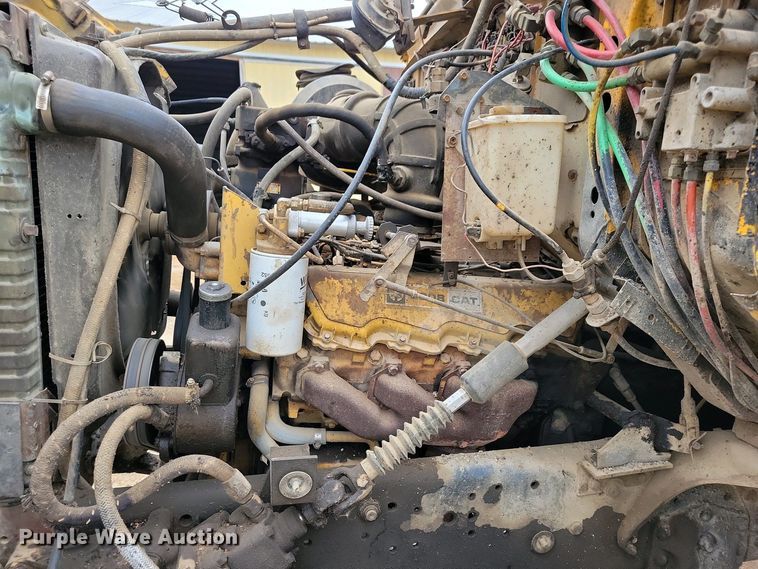 image for item EA2423 1981 Ford LNT8000 oil distributor truck