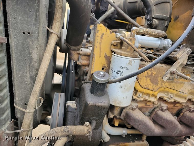 image for item EA2423 1981 Ford LNT8000 oil distributor truck