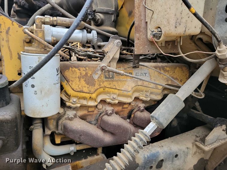 image for item EA2423 1981 Ford LNT8000 oil distributor truck